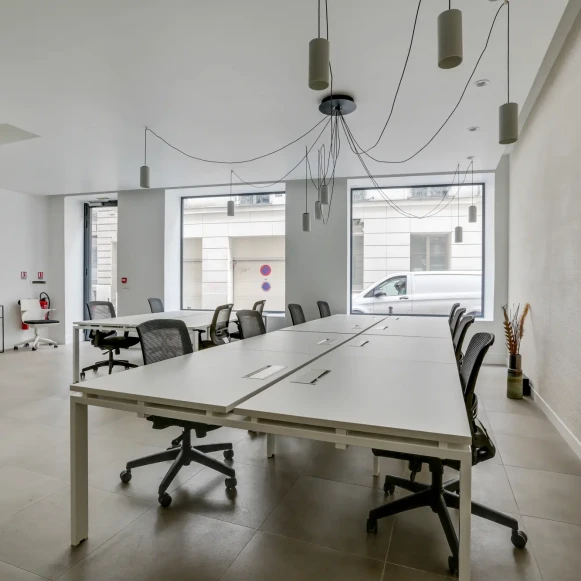 Bureau privé 63 m² 12 postes Location bureau Rue Saint-Marc Paris 75002 - photo 1