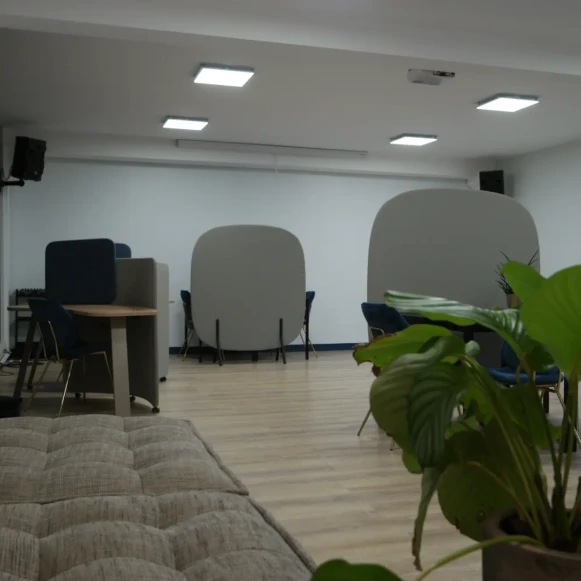 Open Space  12 postes Coworking Rue des Feuillants Poitiers 86000 - photo 3