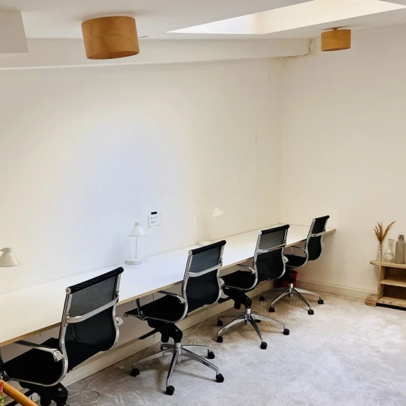 Bureau privé 17 m² 4 postes Location bureau Rue Lamartine Paris 75009 - photo 1