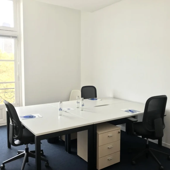 Bureau privé 16 m² 3 postes Coworking Rue du Guesclin Nantes 44000 - photo 2