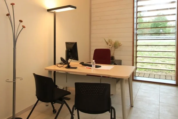 Bureau privé - 81150 - 2 postes - 660€