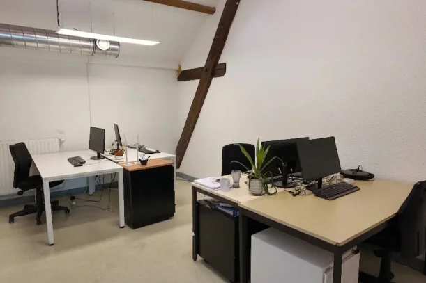 Bureau privé - 69002 - 4 postes - 1070€