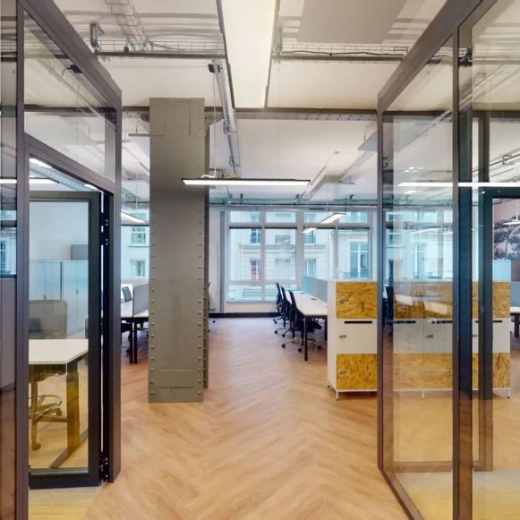 Espace indépendant 133 m² 28 postes Location bureau Rue des Petits Hôtels Paris 75010 - photo 2