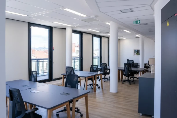 Bureau privé - 69006 - 16 postes - 8380€