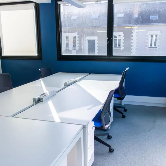 Bureau privé 24 m² 5 postes Coworking Rue Paul Bellamy Nantes 44000 - photo 5