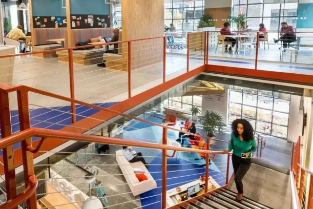 Bureau privé - 06200 - 4 postes - 1924€