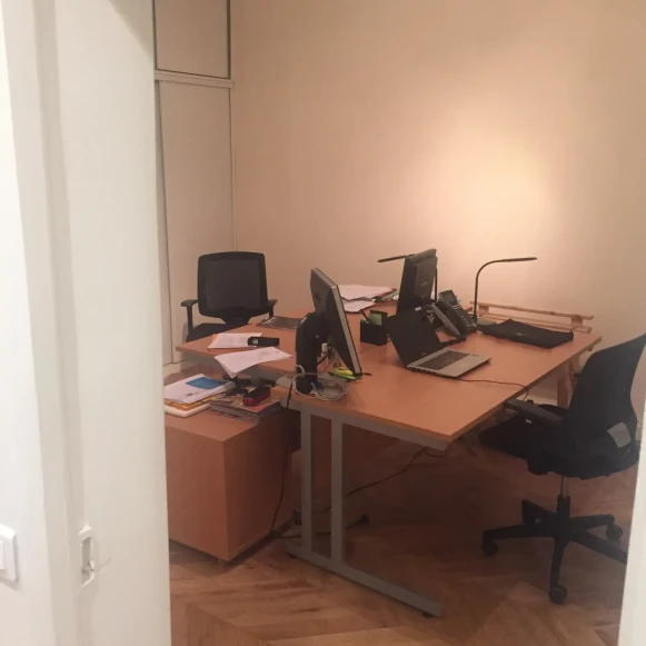 Bureau privé 15 m² 3 postes Location bureau Rue d'Athènes Paris 75009 - photo 2