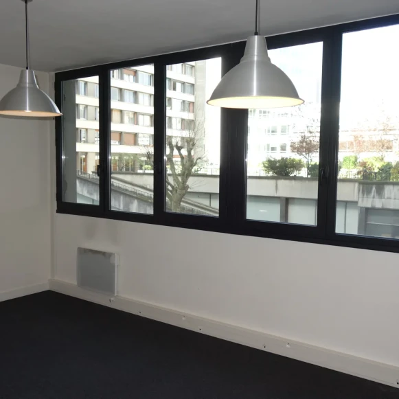 Bureau privé 23 m² 6 postes Coworking Quai Alphonse le Gallo Boulogne-Billancourt 92100 - photo 4