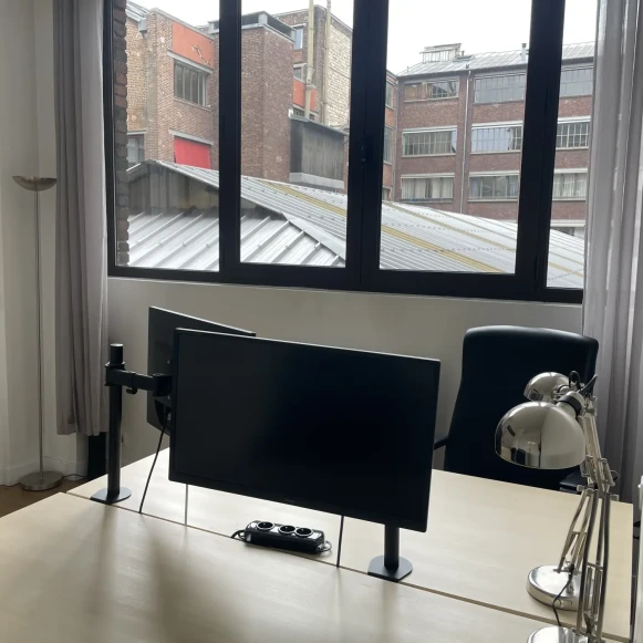 Bureau privé 15 m² 4 postes Coworking Cité Griset Paris 75011 - photo 1