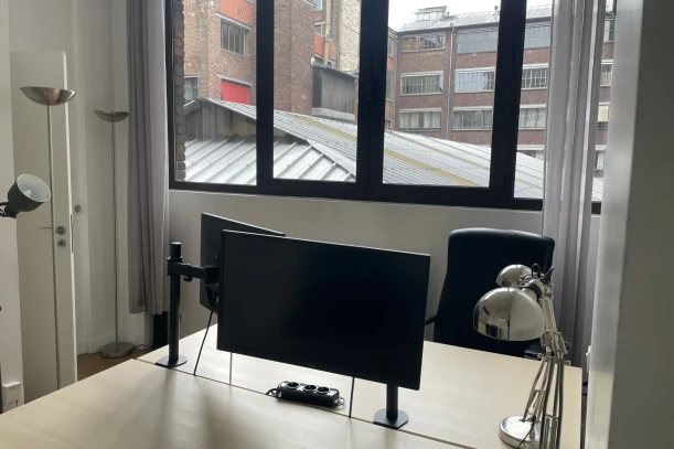 Bureau privé - 75011 - 4 postes - 1000€