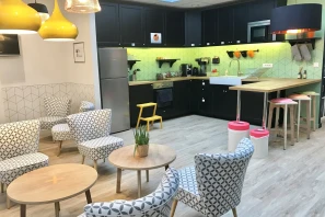 Open Space - 35000 - 8 postes - 210€