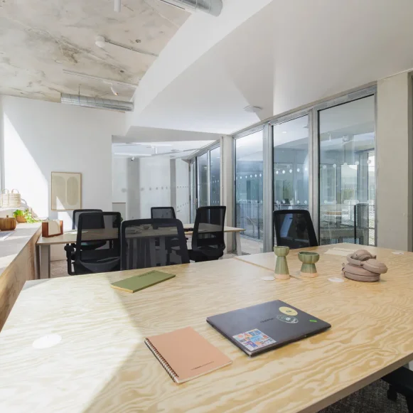 Bureau privé 31 m² 9 postes Coworking Boulevard Godard Bordeaux 33300 - photo 1
