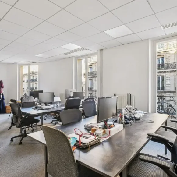 Bureau privé 55 m² 12 postes Location bureau Rue La Fayette Paris 75009 - photo 1