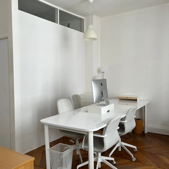 Bureau privé 25 m² 4 postes Location bureau Rue de Cléry Paris 75002 - photo 2