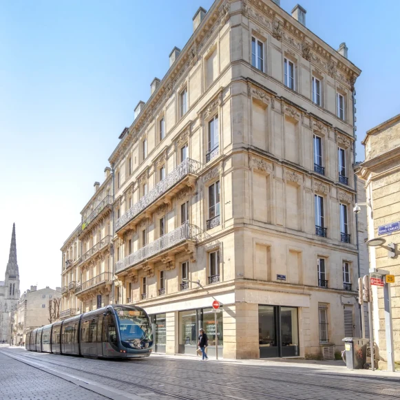 Bureau privé 29 m² 8 postes Coworking Rue Vital Carles Bordeaux 33000 - photo 1