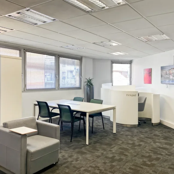 Bureau privé 15 m² 5 postes Coworking Rue de Lessard Rouen 76100 - photo 3