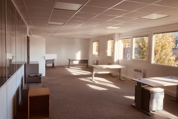 Bureau privé - 91570 - 13 postes - 3250€