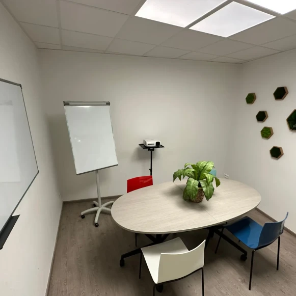 Bureau privé 6 m² 2 postes Location bureau Rue du Chapeau Rouge Dijon 21000 - photo 1