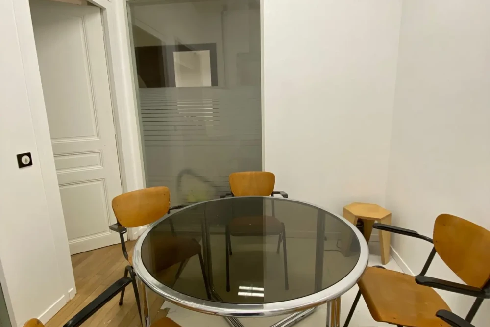 Open Space - 75020 - 5 postes - 350€
