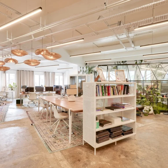 Open Space  34 postes Location bureau Boulevard Diderot Paris 75012 - photo 1
