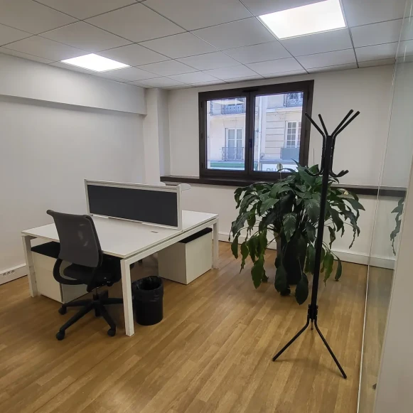 Bureau privé 12 m² 4 postes Location bureau Rue Louise Michel Levallois-Perret 92300 - photo 4