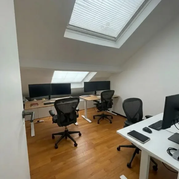 Bureau privé 13 m² 2 postes Location bureau Rue de Sambre-et-Meuse Paris 75010 - photo 1