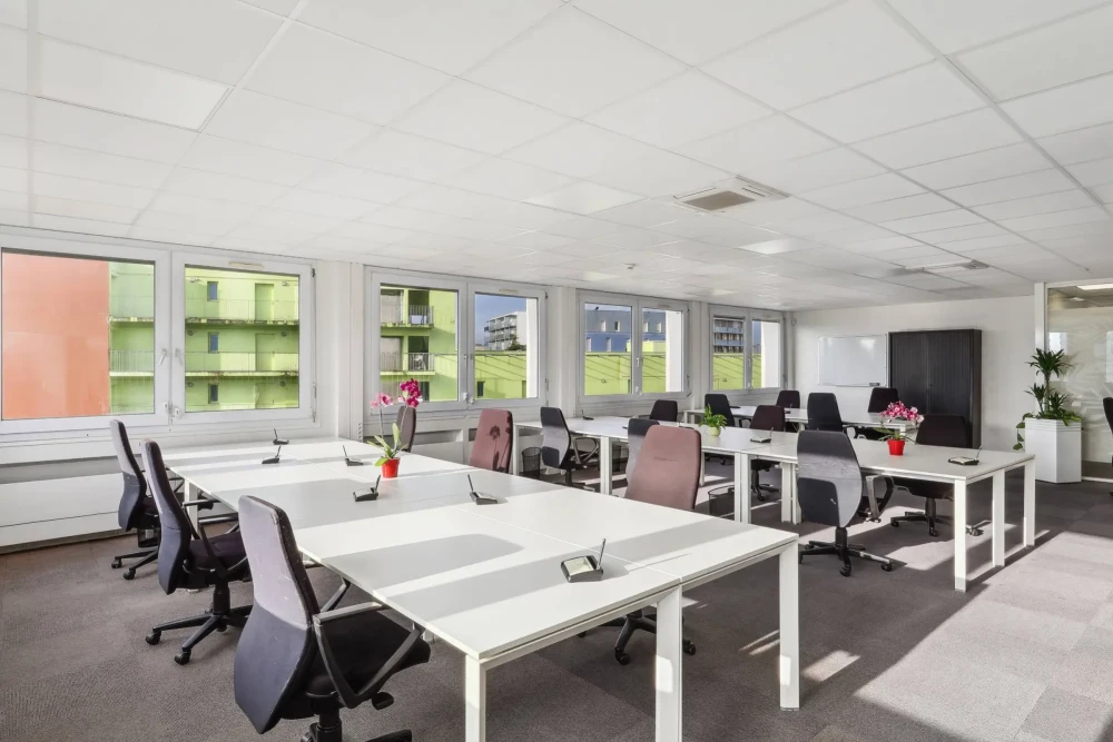 Open Space - 44200 - 50 postes - 145€