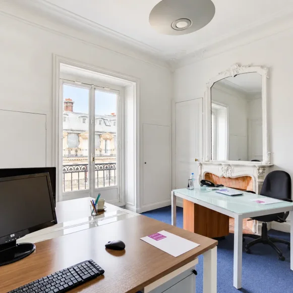 Bureau privé 17 m² 3 postes Coworking Avenue de l'Opéra Paris 75001 - photo 2