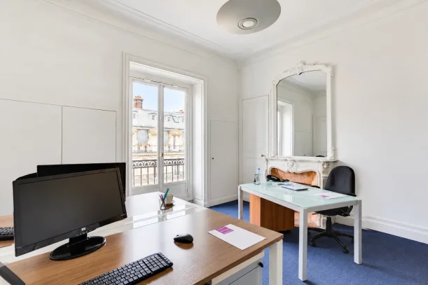 Bureau privé - 75001 - 3 postes - 2190€