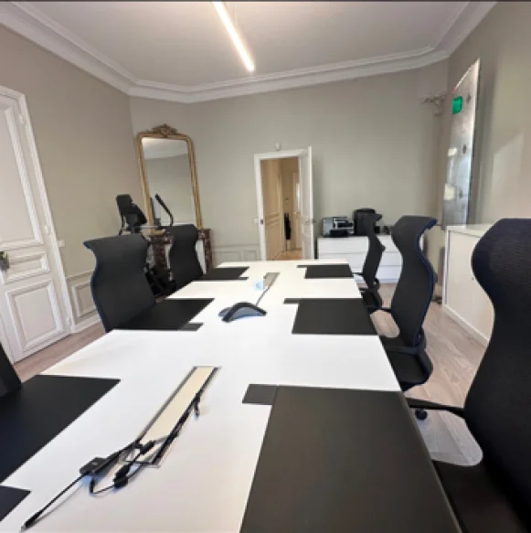 Bureau privé 27 m² 6 postes Location bureau Boulevard Pereire Paris 75017 - photo 2