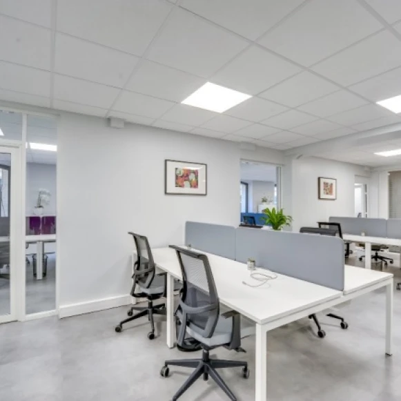 Espace indépendant 148 m² 24 postes Location bureau Rue d'Hauteville Paris 75010 - photo 3