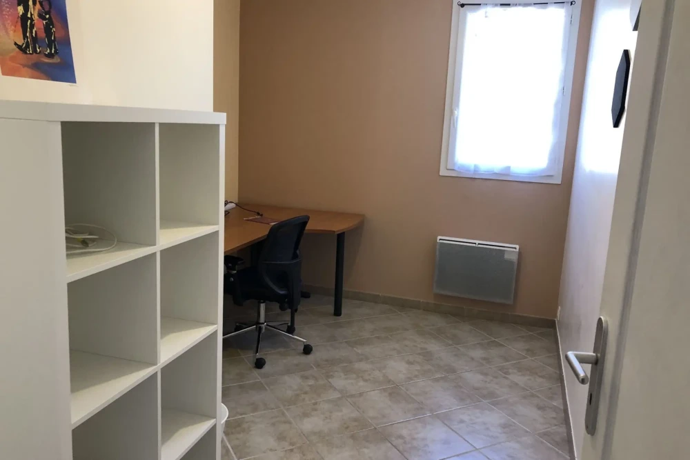 Bureau privé - 83470 - 1 poste - 390€