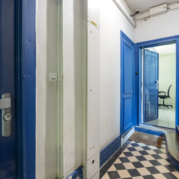 Espace indépendant 61 m² 9 postes Coworking Rue Henri Feulard Paris 75010 - photo 1