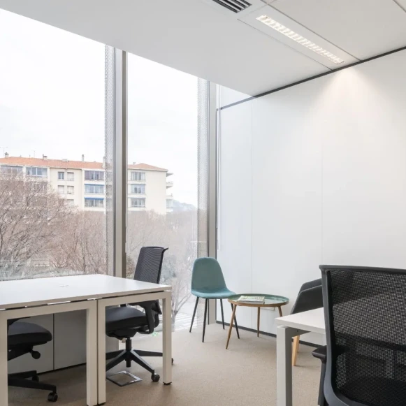 Bureau privé 12 m² 3 postes Location bureau Promenade des Anglais Nice 06200 - photo 1