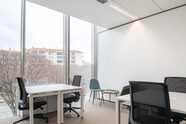 Bureau privé - 06200 - 3 postes - 1755€