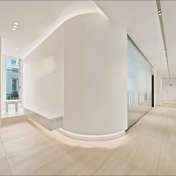 Bureau privé 30 m² 6 postes Location bureau Avenue Franklin Delano Roosevelt Paris 75008 - photo 5