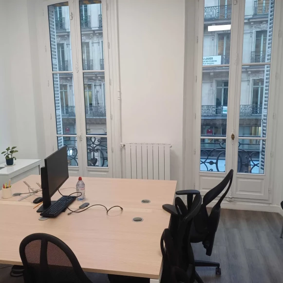 Bureau privé 20 m² 2 postes Location bureau Rue de Châteaudun Paris 75009 - photo 2