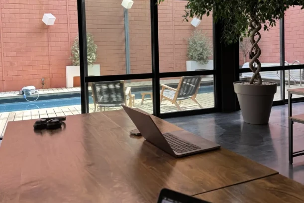 Open Space - 33100 - 10 postes - 150€