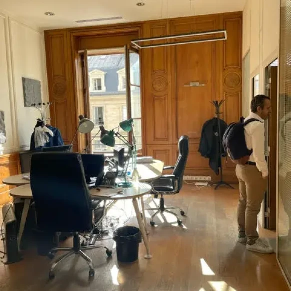 Bureau privé 234 m² 35 postes Location bureau Rue Royale Paris 75008 - photo 5