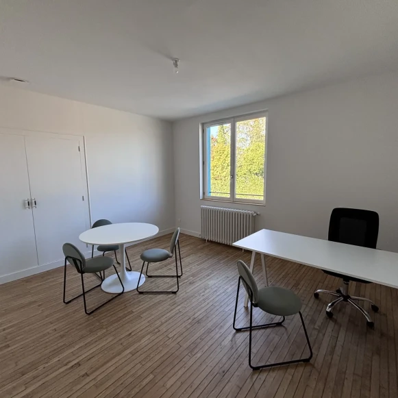 Bureau privé 20 m² 4 postes Location bureau Le Bourg Soussac 33790 - photo 1