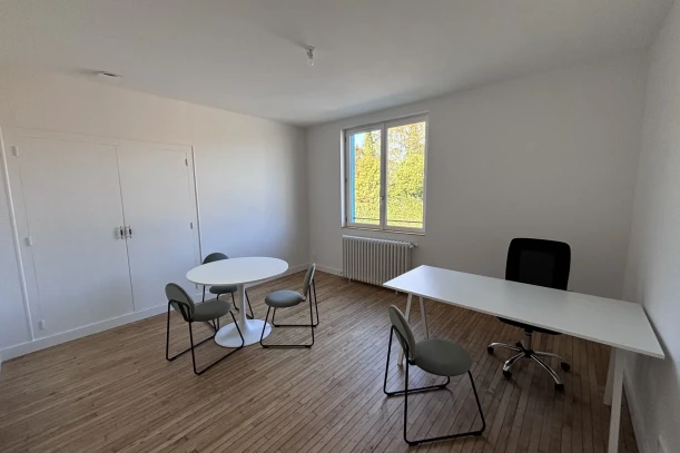 Bureau privé - 33790 - 4 postes - 240€