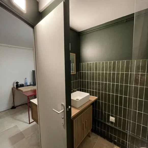 Bureau privé 52 m² 8 postes Location bureau Rue du Buisson Saint-Louis Paris 75010 - photo 10