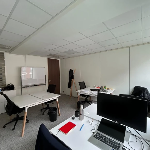 Bureau privé 32 m² 6 postes Location bureau Boulevard Gouvion-Saint-Cyr Paris 75017 - photo 2