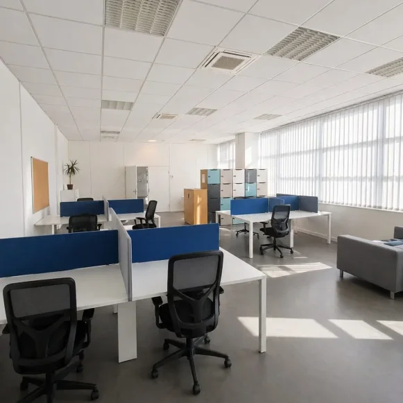 Bureau privé 125 m² 26 postes Location bureau Square Benjamin Franklin Montigny-le-Bretonneux 78180 - photo 1