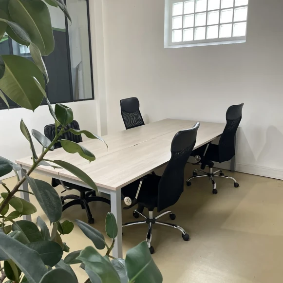 Open Space  4 postes Coworking Rue des Sorins Montreuil 93100 - photo 1