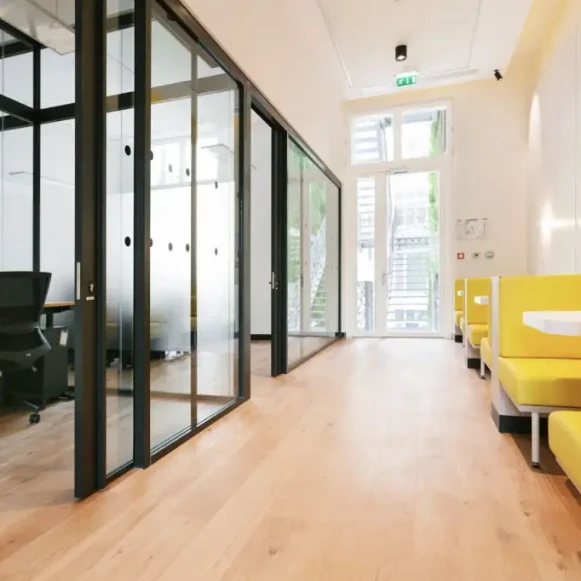 Bureau privé 22 m² 6 postes Location bureau Avenue des Champs-Élysées Paris 75008 - photo 1