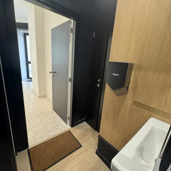 Espace indépendant 20 m² 5 postes Location bureau Rue Debelleyme Paris 75003 - photo 11