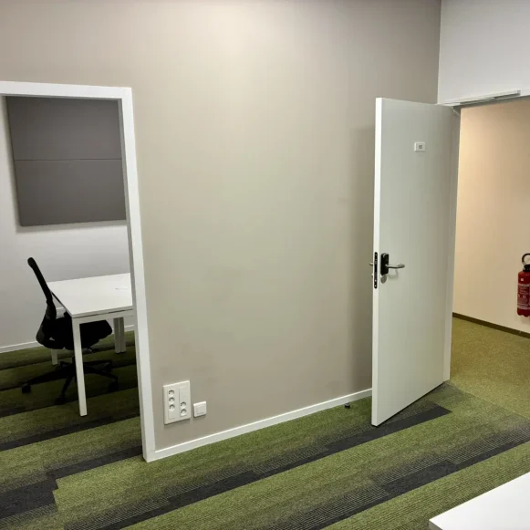 Bureau privé 8 m² 2 postes Coworking Rue Fulton Angers 49000 - photo 4