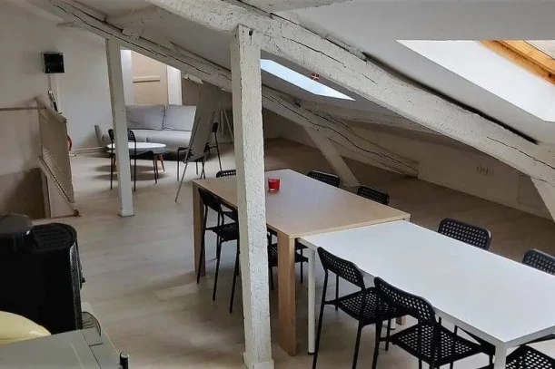 Open Space - 45000 - 1 poste - 200€