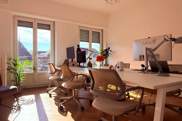 Open Space - 67000 - 5 postes - 200€